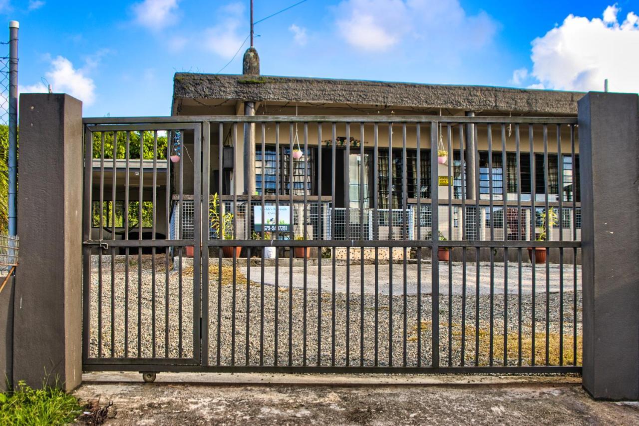 Guddy'S Riverside Cottage Nausori Exterior photo